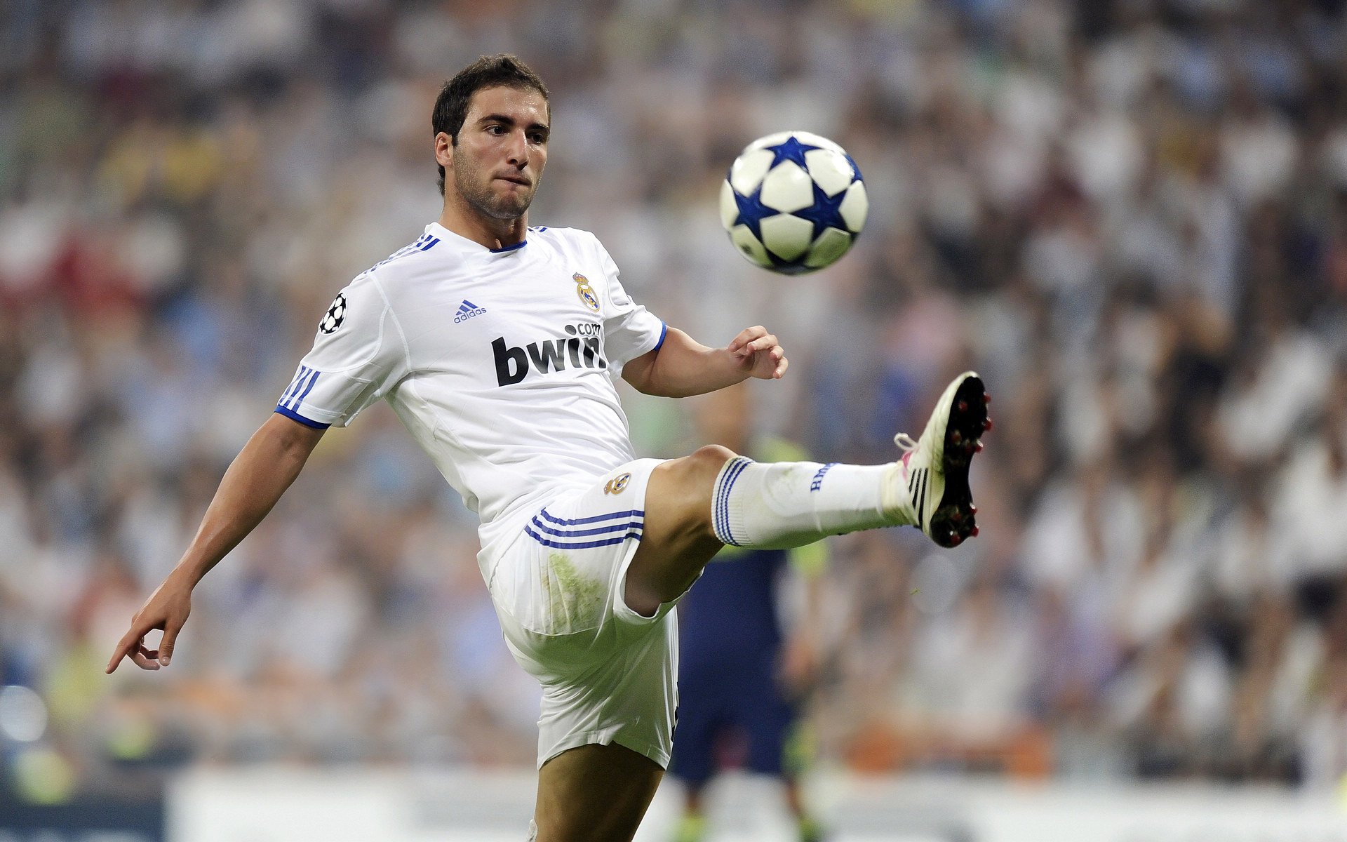 朗斯依靠主场优势连胜攀升积分榜,朗斯vs圣埃蒂安聚胜顽球汇